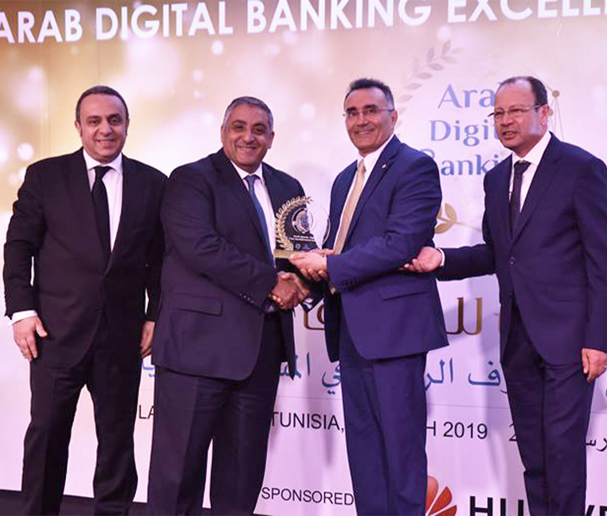 كريدي أجريكول مصر يحصل على جائزة التميز الرقمي للمصارف العربية لأفضل تطبيق للخدمات المصرفية عبر الهاتف المحمول كريدي أجريكول مصر يحصل على جائزة التميز الرقمي للمصارف العربية لأفضل تطبيق للخدمات المصرفية عبر الهاتف المحمول